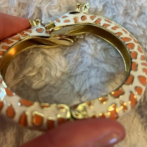 Giraffes Hinged Bracelet - Picture 9 of 9